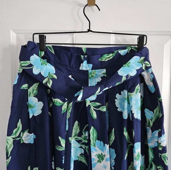 NWOT Talbots The Piper Pleated Midi Skirt- Stunning Floral - Picture 2 of 6